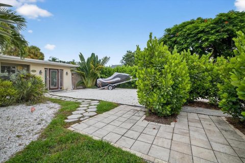 House in Saint Petersburg, Florida 3 bedrooms, 153.66 sq.m. № 1879429 - photo 3