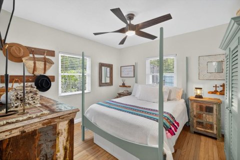 House in Saint Petersburg, Florida 3 bedrooms, 153.66 sq.m. № 1879429 - photo 17