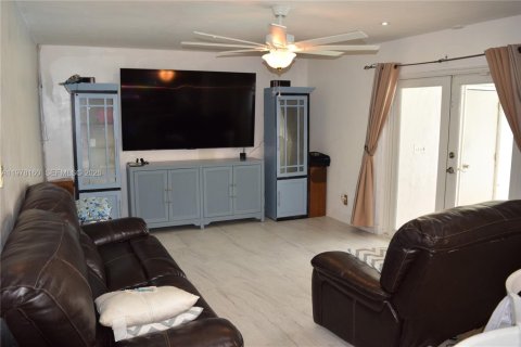 Casa en venta en Hollywood, Florida, 3 dormitorios, 199.46 m2 № 2078950 - foto 4