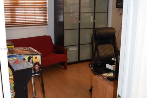Casa en venta en Hollywood, Florida, 3 dormitorios, 199.46 m2 № 2078950 - foto 11