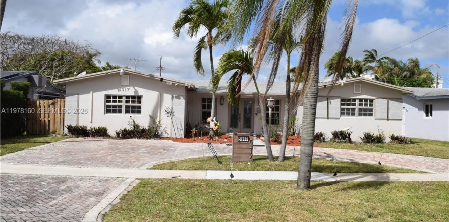 Casa en Hollywood, Florida 3 dormitorios, 199.46 m2 № 2078950