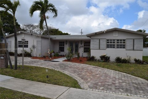 Casa en venta en Hollywood, Florida, 3 dormitorios, 199.46 m2 № 2078950 - foto 2