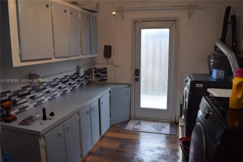 Casa en venta en Hollywood, Florida, 3 dormitorios, 199.46 m2 № 2078950 - foto 8