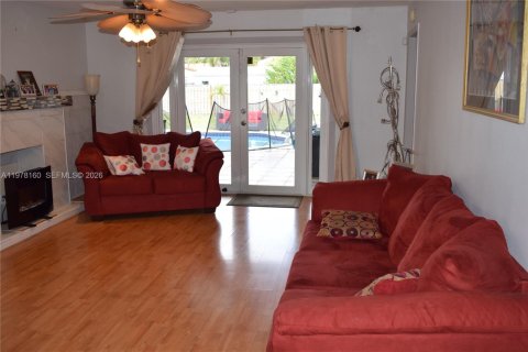 Casa en venta en Hollywood, Florida, 3 dormitorios, 199.46 m2 № 2078950 - foto 17