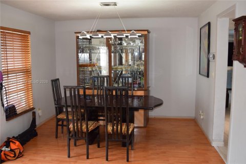 Casa en venta en Hollywood, Florida, 3 dormitorios, 199.46 m2 № 2078950 - foto 12