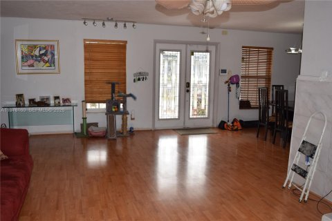 Casa en venta en Hollywood, Florida, 3 dormitorios, 199.46 m2 № 2078950 - foto 3
