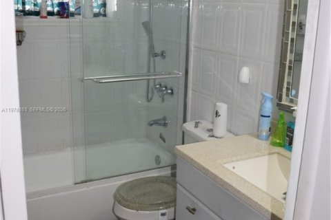 Casa en venta en Hollywood, Florida, 3 dormitorios, 199.46 m2 № 2078950 - foto 16