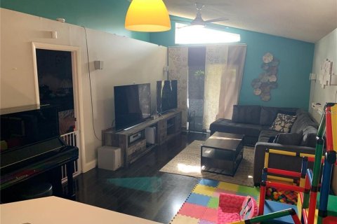 House in Orlando, Florida 3 bedrooms, 112.78 sq.m. № 1899773 - photo 4