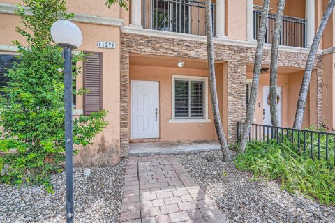 Townhouse in Miami, Florida 3 bedrooms, 144.83 sq.m. № 1665098 - photo 1
