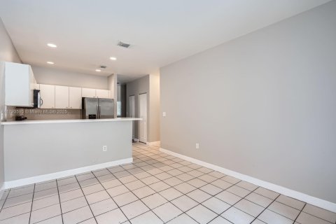 Townhouse in Miami, Florida 3 bedrooms, 144.83 sq.m. № 1665098 - photo 9