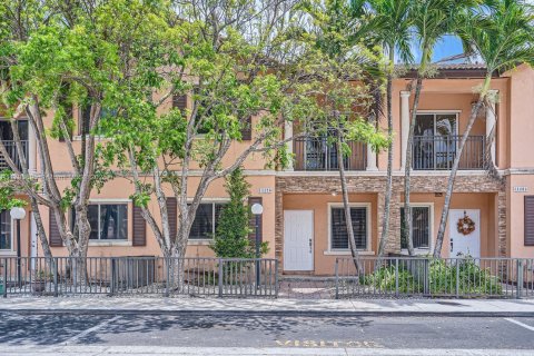 Townhouse in Miami, Florida 3 bedrooms, 144.83 sq.m. № 1665098 - photo 2