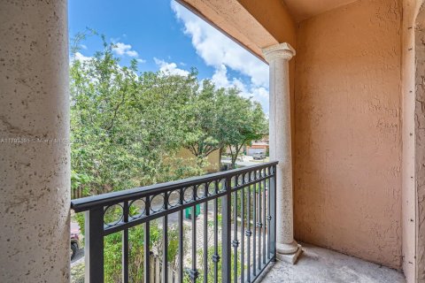 Townhouse in Miami, Florida 3 bedrooms, 144.83 sq.m. № 1665098 - photo 20
