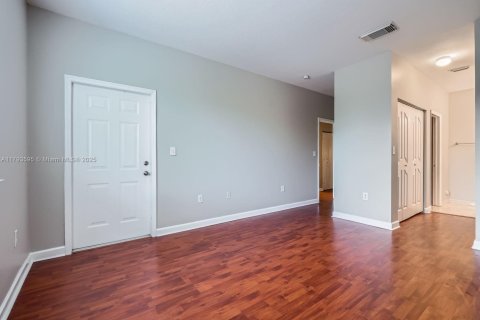 Townhouse in Miami, Florida 3 bedrooms, 144.83 sq.m. № 1665098 - photo 12