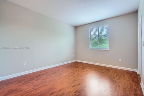Townhouse in Miami, Florida 3 bedrooms, 144.83 sq.m. № 1665098 - photo 11