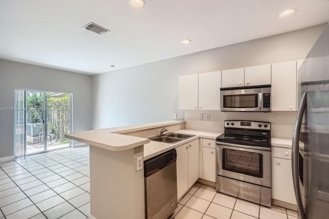 Townhouse in Miami, Florida 3 bedrooms, 144.83 sq.m. № 1665098 - photo 6