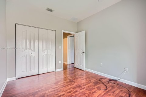 Townhouse in Miami, Florida 3 bedrooms, 144.83 sq.m. № 1665098 - photo 19