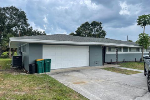 House in Melbourne, Florida 5 bedrooms, 221.57 sq.m. № 2287805