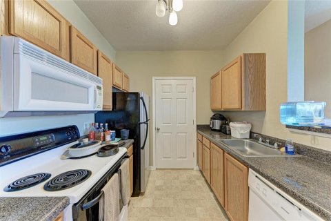 Condo in Bradenton, Florida, 2 bedrooms № 2095540 - photo 12