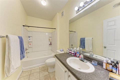 Condo in Bradenton, Florida, 2 bedrooms № 2095540 - photo 28