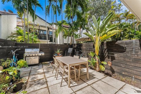 Townhouse in Miami, Florida 2 bedrooms, 81.38 sq.m. № 1877989 - photo 26
