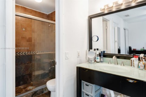 Townhouse in Miami, Florida 2 bedrooms, 81.38 sq.m. № 1877989 - photo 19