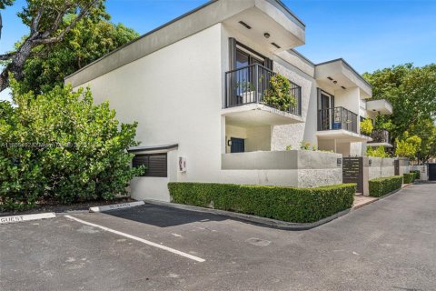 Townhouse in Miami, Florida 2 bedrooms, 81.38 sq.m. № 1877989 - photo 10