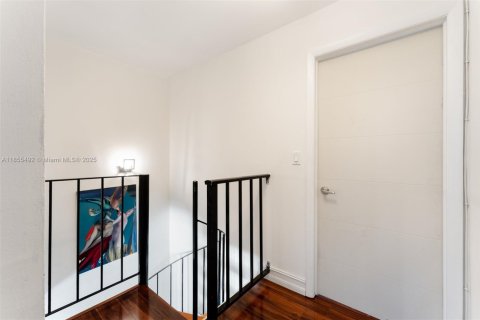 Townhouse in Miami, Florida 2 bedrooms, 81.38 sq.m. № 1877989 - photo 11