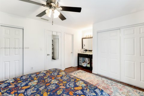 Townhouse in Miami, Florida 2 bedrooms, 81.38 sq.m. № 1877989 - photo 15