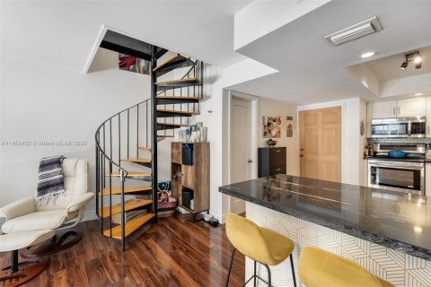 Townhouse in Miami, Florida 2 bedrooms, 81.38 sq.m. № 1877989 - photo 14