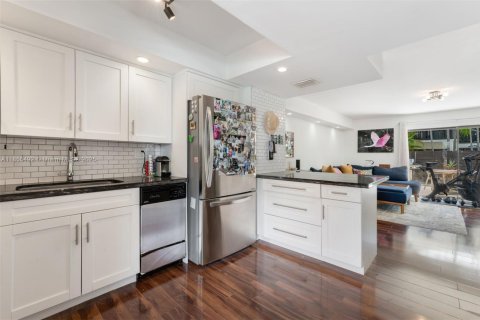 Townhouse in Miami, Florida 2 bedrooms, 81.38 sq.m. № 1877989 - photo 3