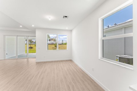 House in Port St. Lucie, Florida 2 bedrooms, 182.92 sq.m. № 2272532 - photo 4
