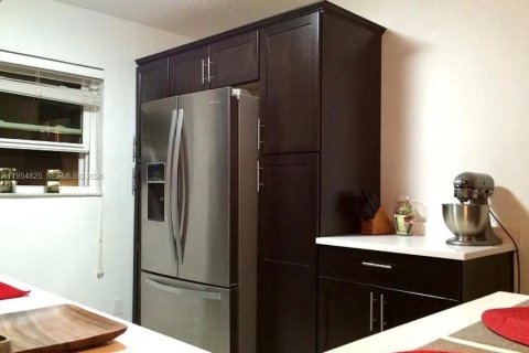 Condo in Oakland Park, Florida, 2 bedrooms  № 2010533 - photo 7