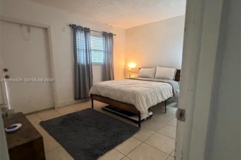 Condo in Oakland Park, Florida, 2 bedrooms  № 2010533 - photo 14