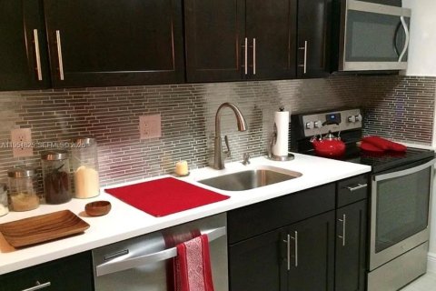 Condo in Oakland Park, Florida, 2 bedrooms  № 2010533 - photo 6