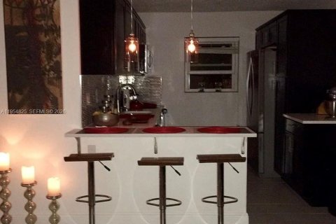 Condo in Oakland Park, Florida, 2 bedrooms  № 2010533