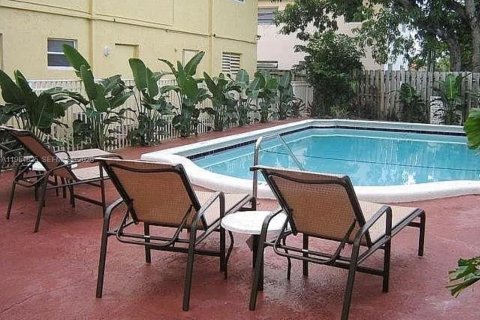 Condo in Oakland Park, Florida, 2 bedrooms  № 2010533 - photo 22