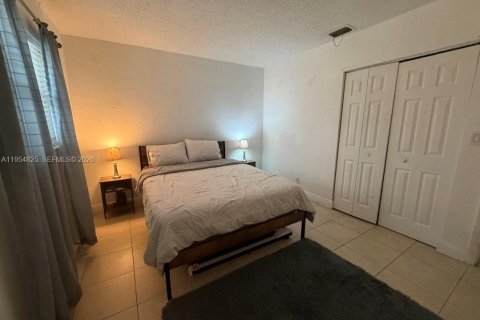 Condo in Oakland Park, Florida, 2 bedrooms  № 2010533 - photo 13
