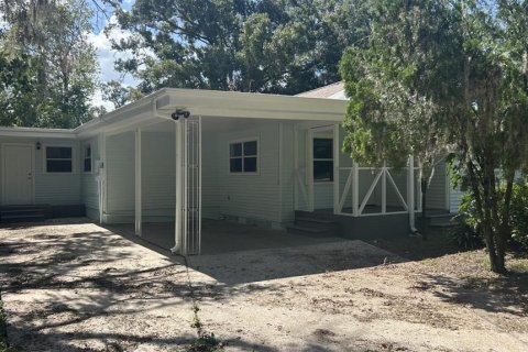 House in Tampa, Florida 4 bedrooms, 121.52 sq.m. № 2226074 - photo 2