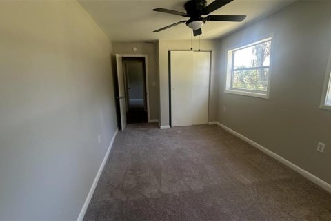 House in Tampa, Florida 4 bedrooms, 121.52 sq.m. № 2226074 - photo 11