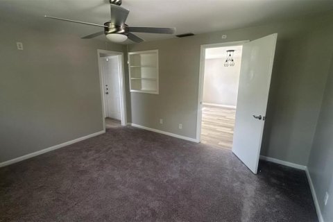 House in Tampa, Florida 4 bedrooms, 121.52 sq.m. № 2226074 - photo 20
