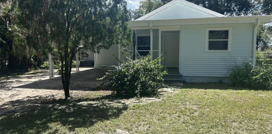 House in Tampa, Florida 4 bedrooms, 121.52 sq.m. № 2226074