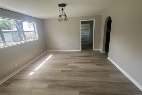 House in Tampa, Florida 4 bedrooms, 121.52 sq.m. № 2226074 - photo 19