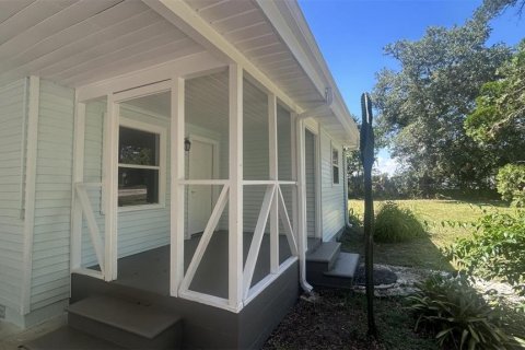 House in Tampa, Florida 4 bedrooms, 121.52 sq.m. № 2226074 - photo 3
