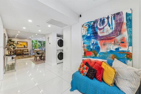 Снять в аренду квартиру в Ки-Бискейн, Флорида 3 спальни, 160.72м2, № 2086765 - фото 4