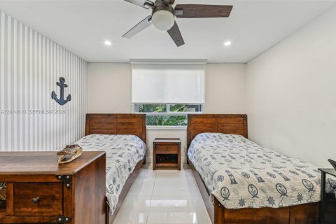 Снять в аренду квартиру в Ки-Бискейн, Флорида 3 спальни, 160.72м2, № 2086765 - фото 17