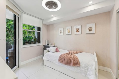 Снять в аренду квартиру в Ки-Бискейн, Флорида 3 спальни, 160.72м2, № 2086765 - фото 14
