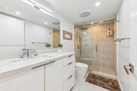 Снять в аренду квартиру в Ки-Бискейн, Флорида 3 спальни, 160.72м2, № 2086765 - фото 19
