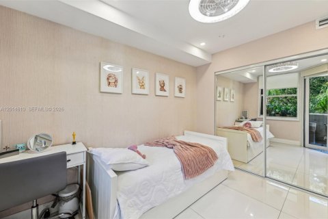 Снять в аренду квартиру в Ки-Бискейн, Флорида 3 спальни, 160.72м2, № 2086765 - фото 15