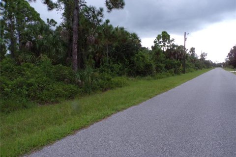 Terreno en venta en Port Charlotte, Florida № 1900482 - foto 7