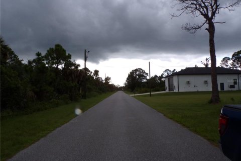 Terreno en venta en Port Charlotte, Florida № 1900482 - foto 8